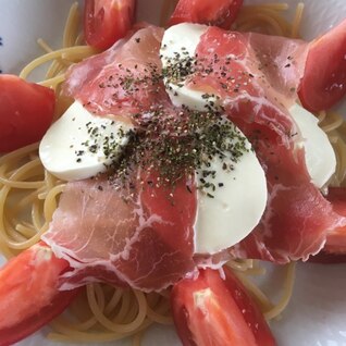 モッツァレラと生ハムのパスタ